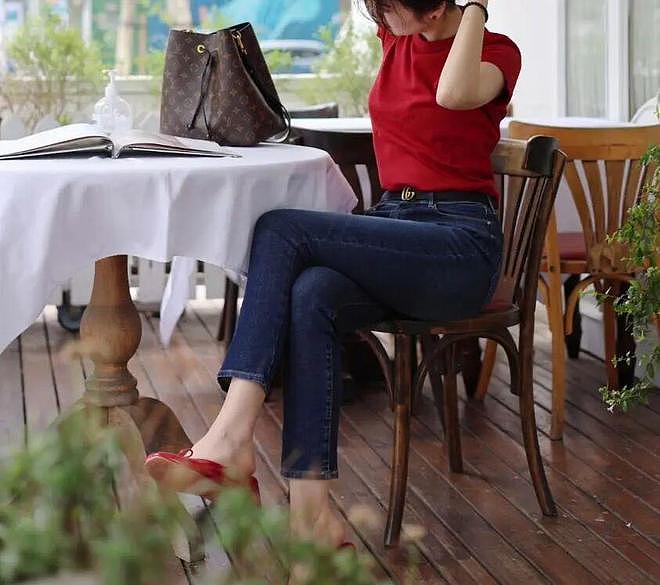 有品位的女人，夏天都在穿“九分裤”，搭配T恤、衬衫好时髦！ - 8