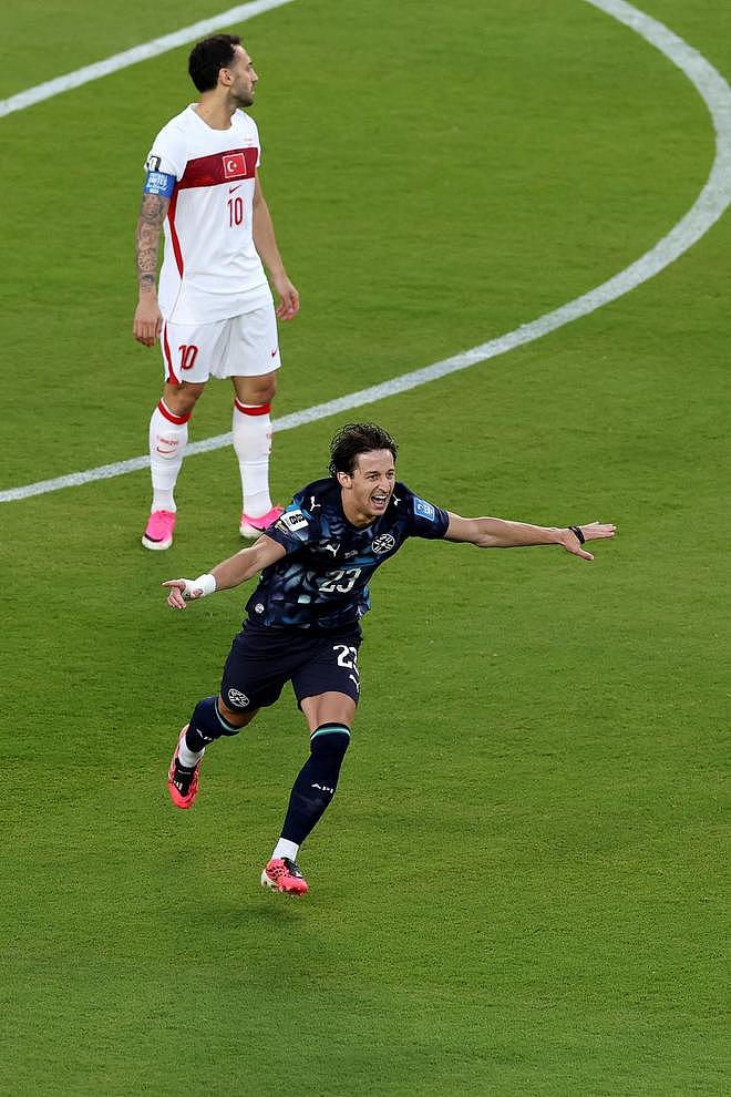 巴拉圭半场1-0土耳其：加拉尔萨65秒闪击创纪录 捂嘴染红首人诞生 - 4