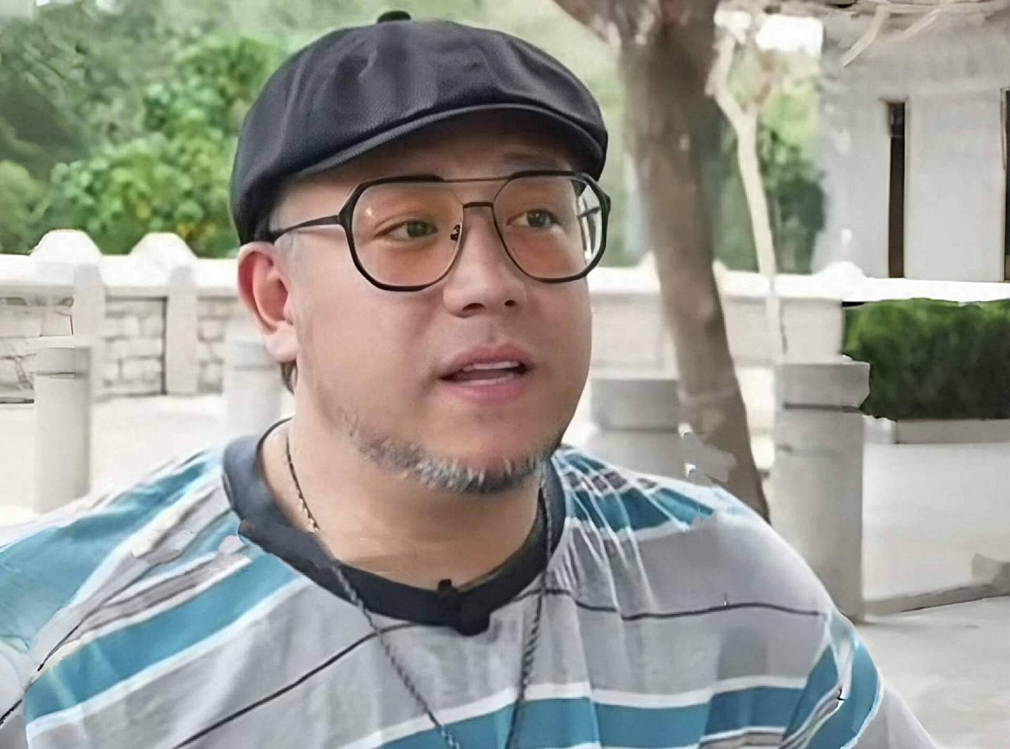 突发！香港知名男星没钱交电费半夜被断电，四个孩子靠脱衣服降温 - 1