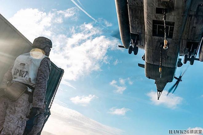 CH-53E“超级种马”重型直升机吊运物资训练 美军保持战备水平 - 3