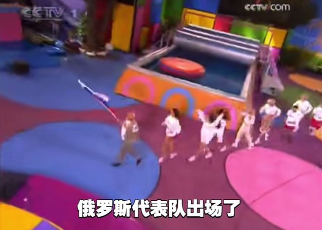 突然在全国爆火的“上课偷吃大赛”，成了多少中登社畜的合法发疯现场？ - 9
