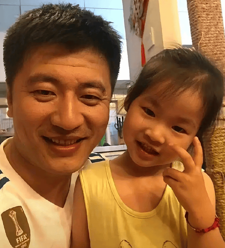 人走茶未凉！武亮带峰学蔚来员工陪张雪峰女儿过六一 - 7
