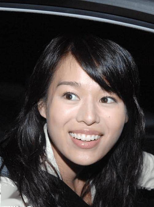 王浩信开演唱会牵手胡杏儿！当众解释两人关系！直言非常感激女方 - 6