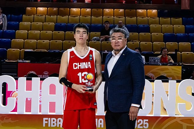 恭喜！中国男篮16岁2米03新星闪耀世少赛：新丁彦雨航轰23+6真猛 - 4