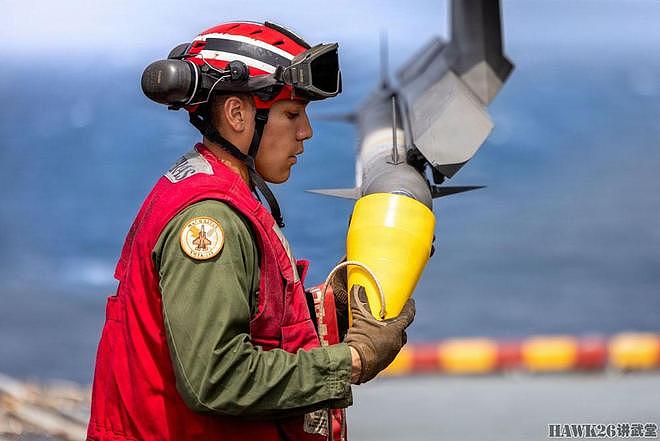 美国“拳击手”号两栖攻击舰飞行训练 F-35B隐形战斗机频繁起飞 - 2