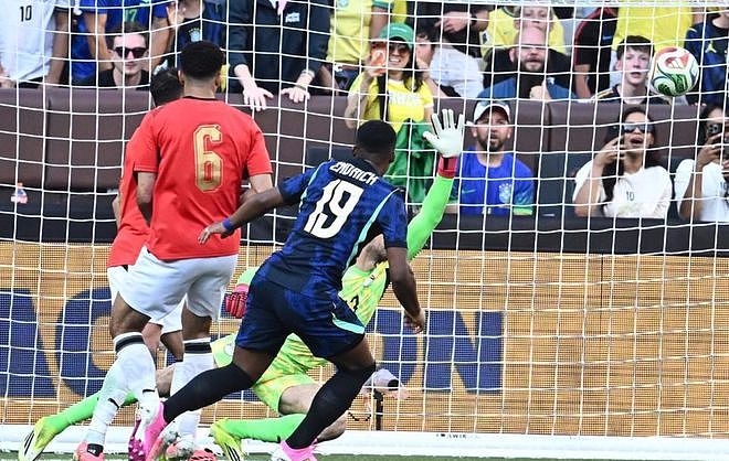 2-1！巴西大轮换仍斩落世界第29 19岁皇马红星制胜 巴黎队长送礼 - 8