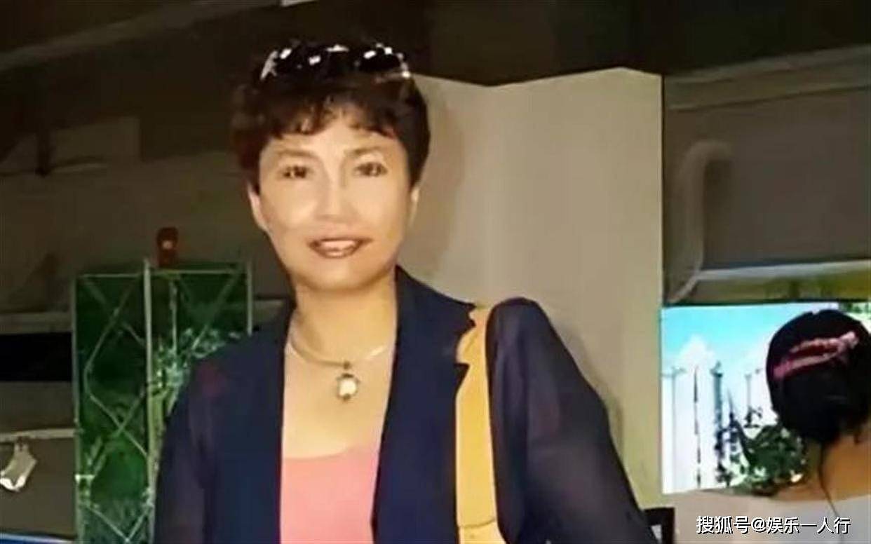 宁辛：22岁母逝父瘫，与丈夫分居22年无孩，她把“苦”字刻进了名字里 - 28