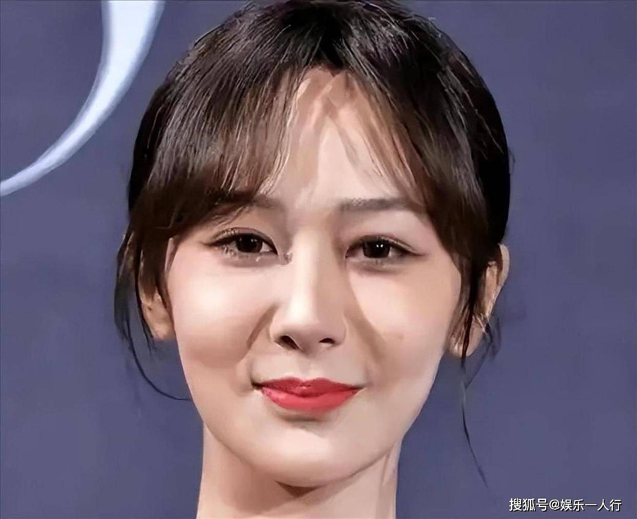 杨幂白玉兰2秒“黑脸”被骂输不起？先看白宇折给她的那朵白玉兰再说 - 9