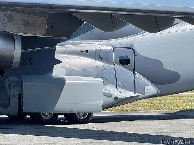 捷克空军举行首架C-390运输机接收仪式 走进驾驶舱 观看内部设备 - 7