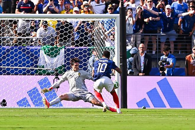 法国3-0瑞典！进世界杯16强战巴拉圭 姆巴佩双响创纪录 奥利塞2助 - 3