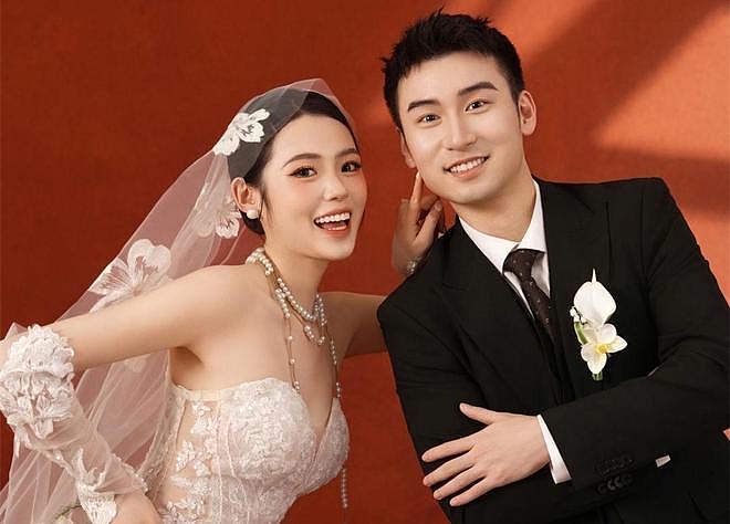 妻子也是国乒冠军！24岁王楚钦陪练晒婚纱照：他曾击败张本智和 - 1