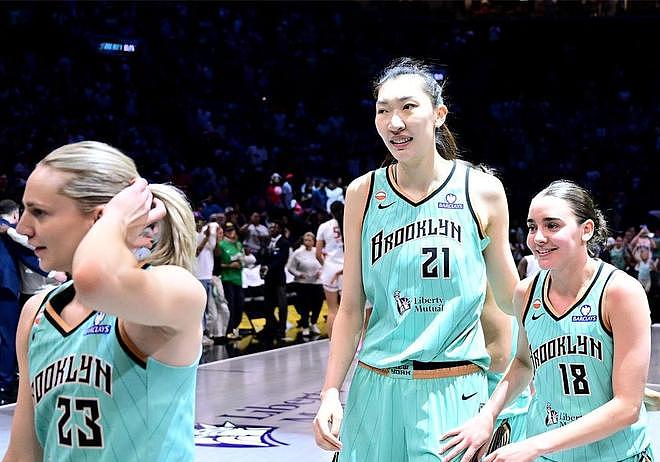 掀翻卫冕冠军！中国女篮2米07王牌13分钟砍12分：辅佐四巨头冲冠 - 3