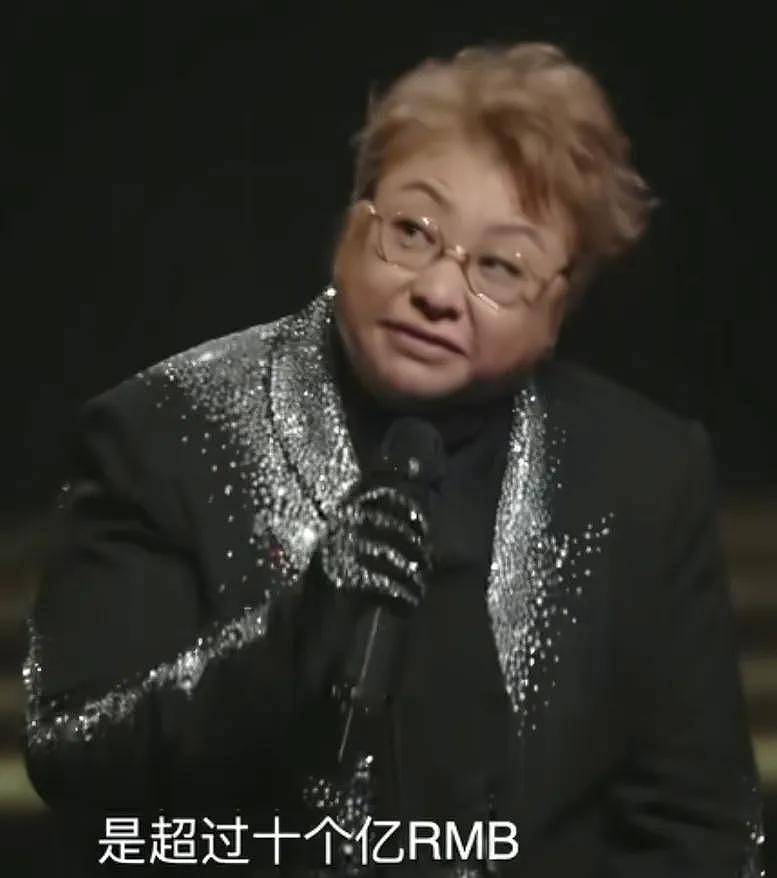 韩红越扒越有！开跑车挪用军牌、带明星去灾区，多次被质疑作秀 - 10