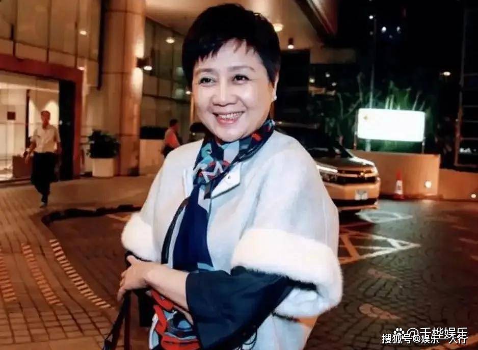 强强联手!奚梦瑶和梁安琪在香港买豪宅,婆媳斥资1.68亿,同一层买了三套房 - 1