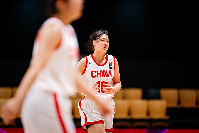 轰21+8！中国女篮16岁1米90前锋崛起：两届MVP进化扛大旗 - 1