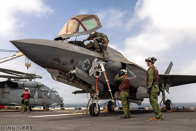 美国“拳击手”号两栖攻击舰飞行训练 F-35B隐形战斗机频繁起飞 - 5