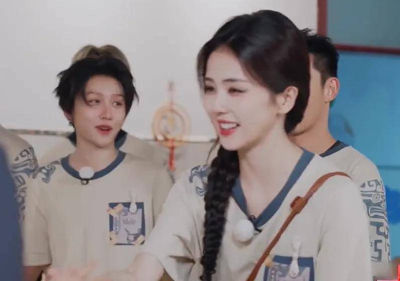 白鹿职称评选细节曝光，和嘎子一起当上三级演员，网友要求公示 - 3