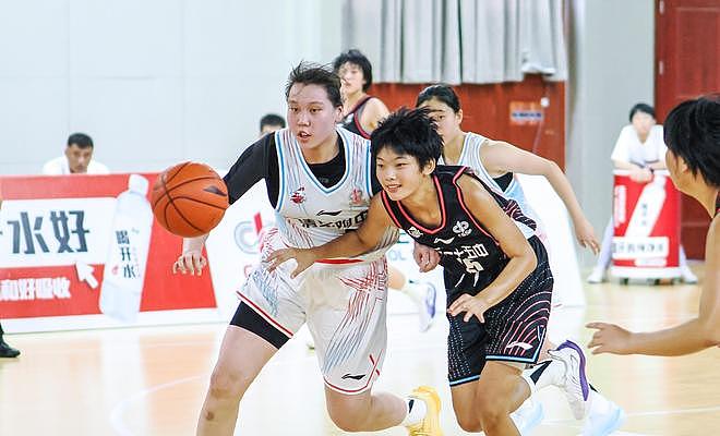 轰14+12！中国女篮15岁1米90悍将崛起：篮板怪兽曾场均砍29+20 - 3