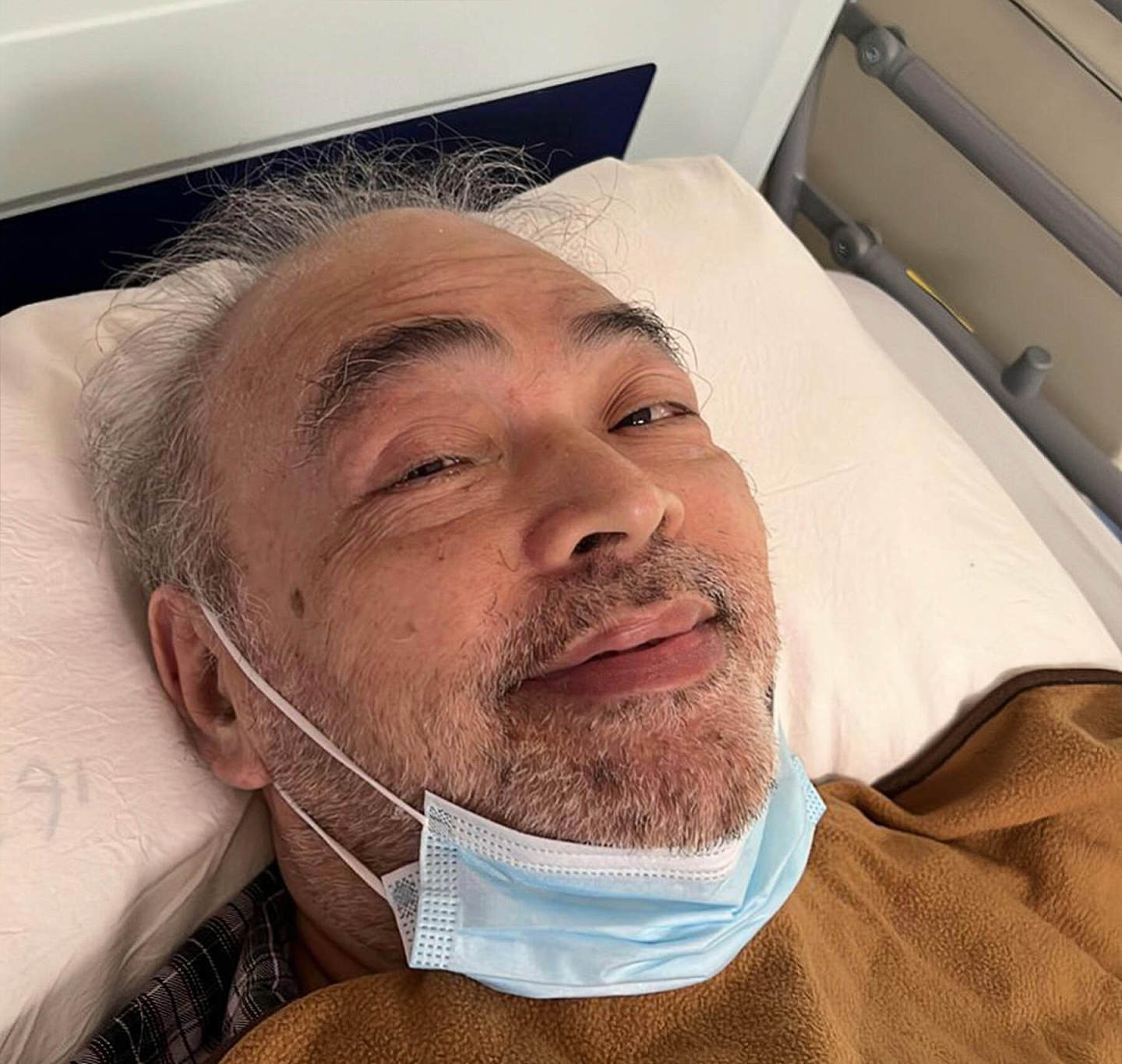 突发!香港知名歌手在养老院遭虐待,身上长满压疮一年半没洗澡 - 2