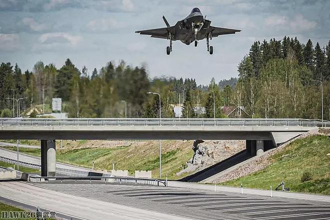 荷兰空军F-35A隐形战机降落芬兰公路 西欧各国相继提高战备水平 - 1