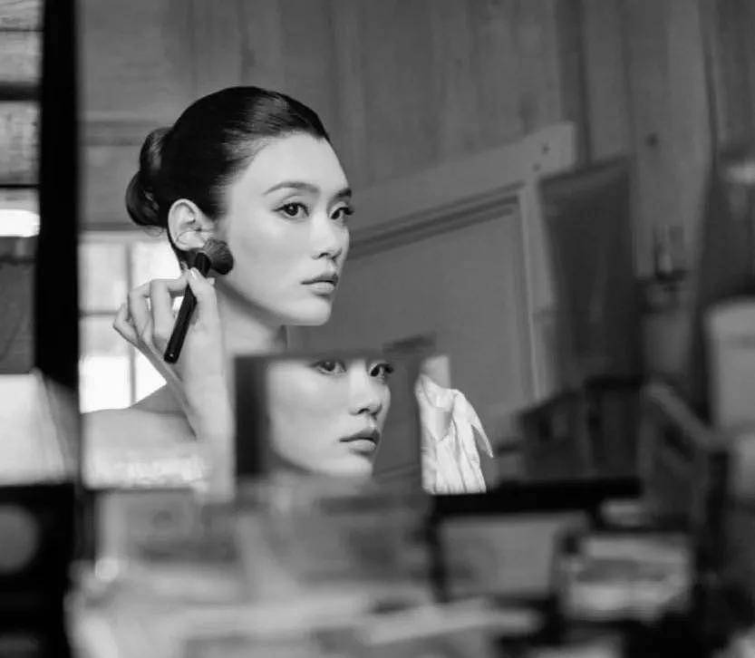 奚梦瑶婚礼口碑翻车！何猷君公司股价波动，网友一吐槽就被删评 - 18