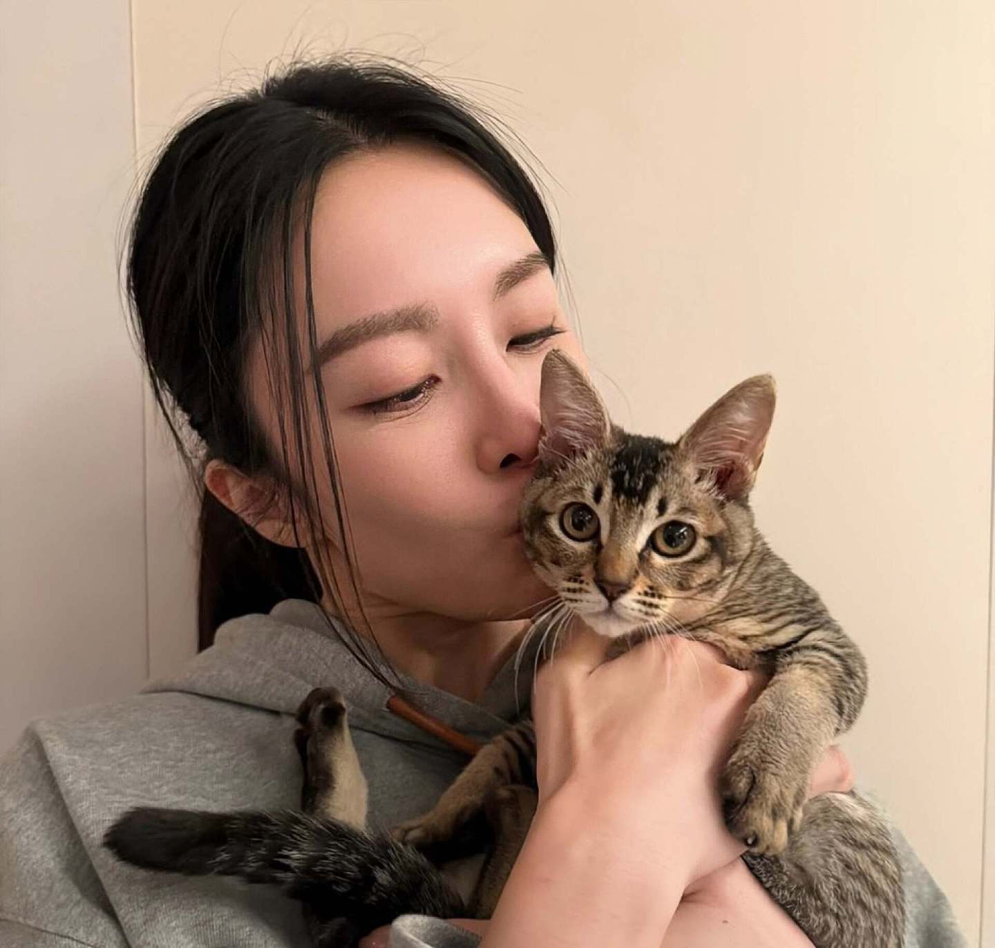 恭喜！TVB知名女星疑迎来新恋情，被曝和冻龄男神假戏真做 - 3