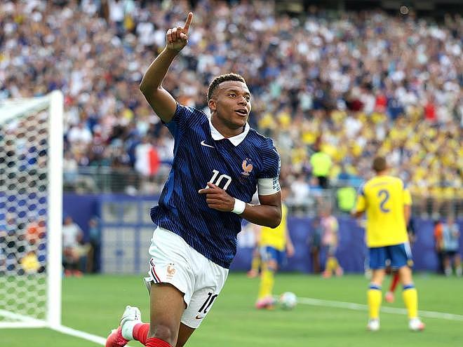 法国3-0瑞典！进世界杯16强战巴拉圭 姆巴佩双响创纪录 奥利塞2助 - 7
