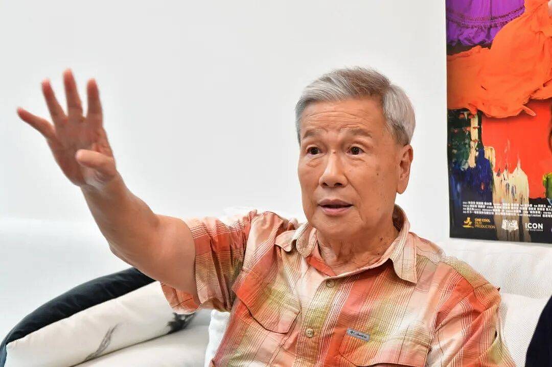 TVB老戏骨刘江与白发妻子罕见同框，开心与老友聚会，离巢6年偶尔接戏 | 今日悉尼