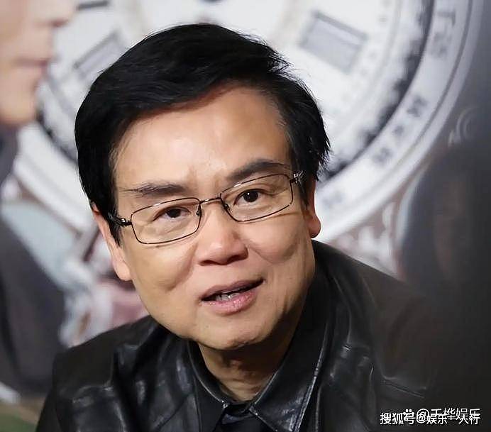 黄百鸣今日主动放弃保释开始入狱服刑,没想到帮妹妹炒股赚103万,赔进去了一辈子的招牌 - 3