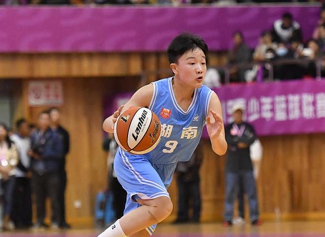 轰20分4助6断！中国女篮18岁新星崛起：持球大核未来接班王思雨？ - 4