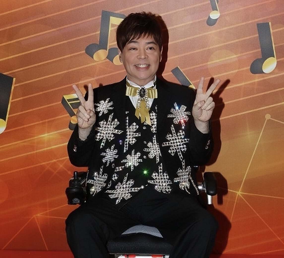 突发!香港知名歌手在养老院遭虐待,身上长满压疮一年半没洗澡 - 9