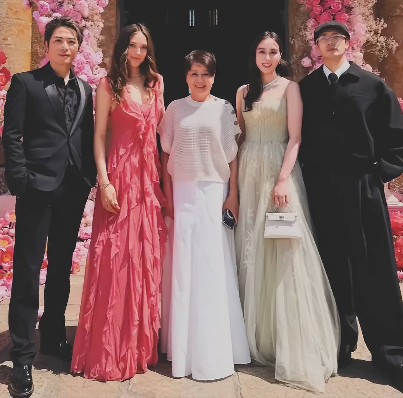 奚梦瑶婚礼细节太讲究！古董裙和奚梦瑶同岁，项链暗示家族地位 - 19