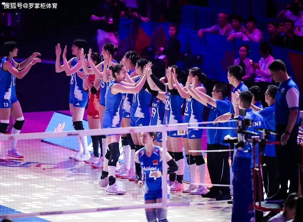 球迷一片吐槽！中国女排输给二流球队是在为成长交学费？你怎么看 - 1