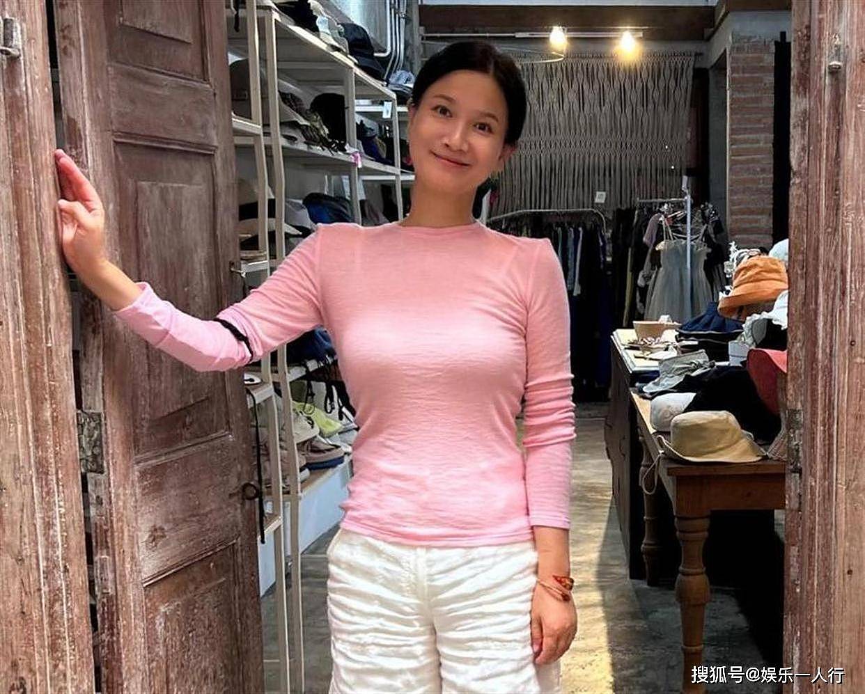 一出月子便携子净身离去，13年后她回金鹰台提名，前夫哥真高攀不起了 - 1