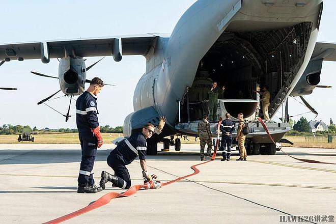 法国空军测试A400M运输机灭火套件 不改装机身 携带20吨阻燃剂 - 3