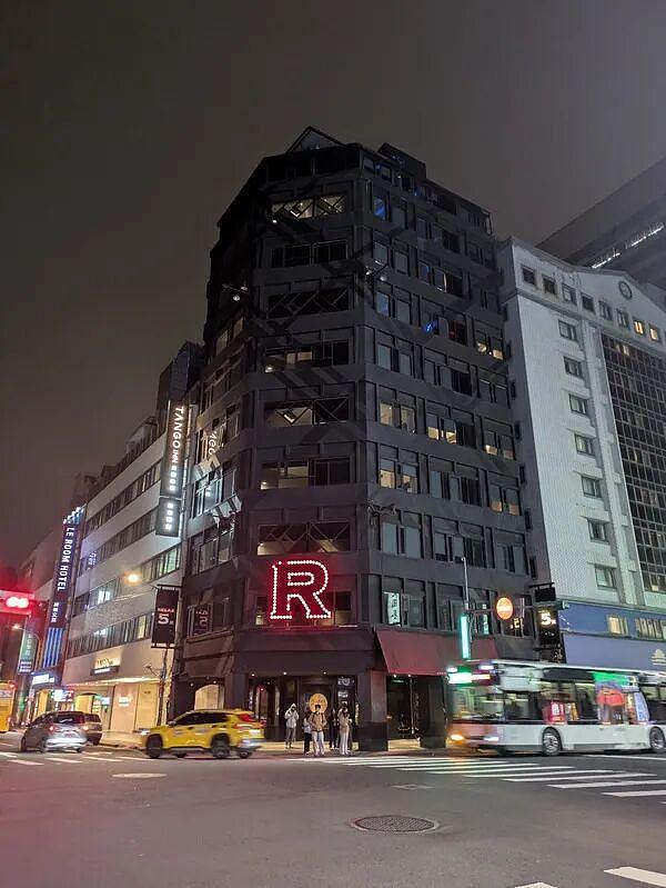 轮胎厂家找了两个女生直播带货，卖轮胎现场评论区全是备胎哈哈 - 9