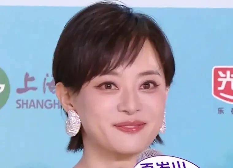 白玉兰奖红毯生图来了！杨幂脸上凸起一条线，杨紫用力过猛妆太浓 - 6