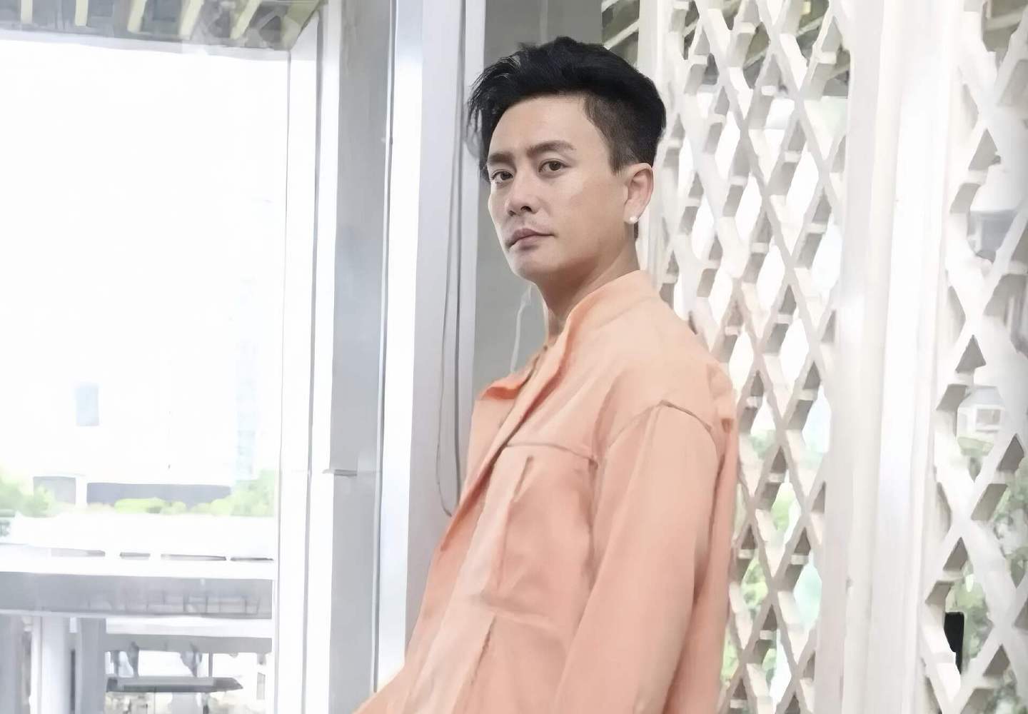 香港知名男星宣布不结婚，受父母离婚影响，在离世前会花光积蓄 - 4