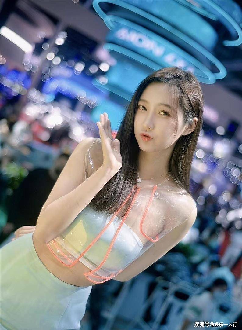 不用凹造型就赢了:魏菁的骨相和176cm的衣架子底盘,才是时尚圈抢着拍的真相 - 22