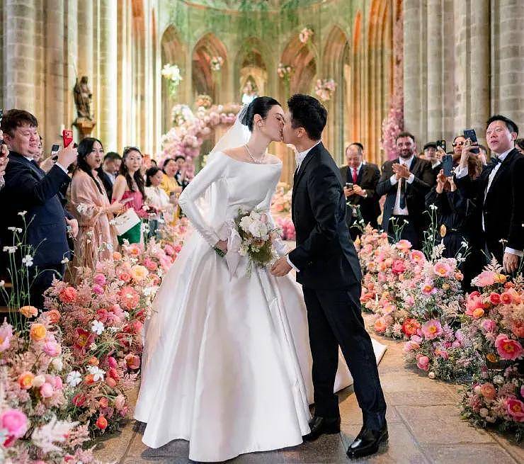 奚梦瑶婚礼细节太讲究！古董裙和奚梦瑶同岁，项链暗示家族地位 - 15