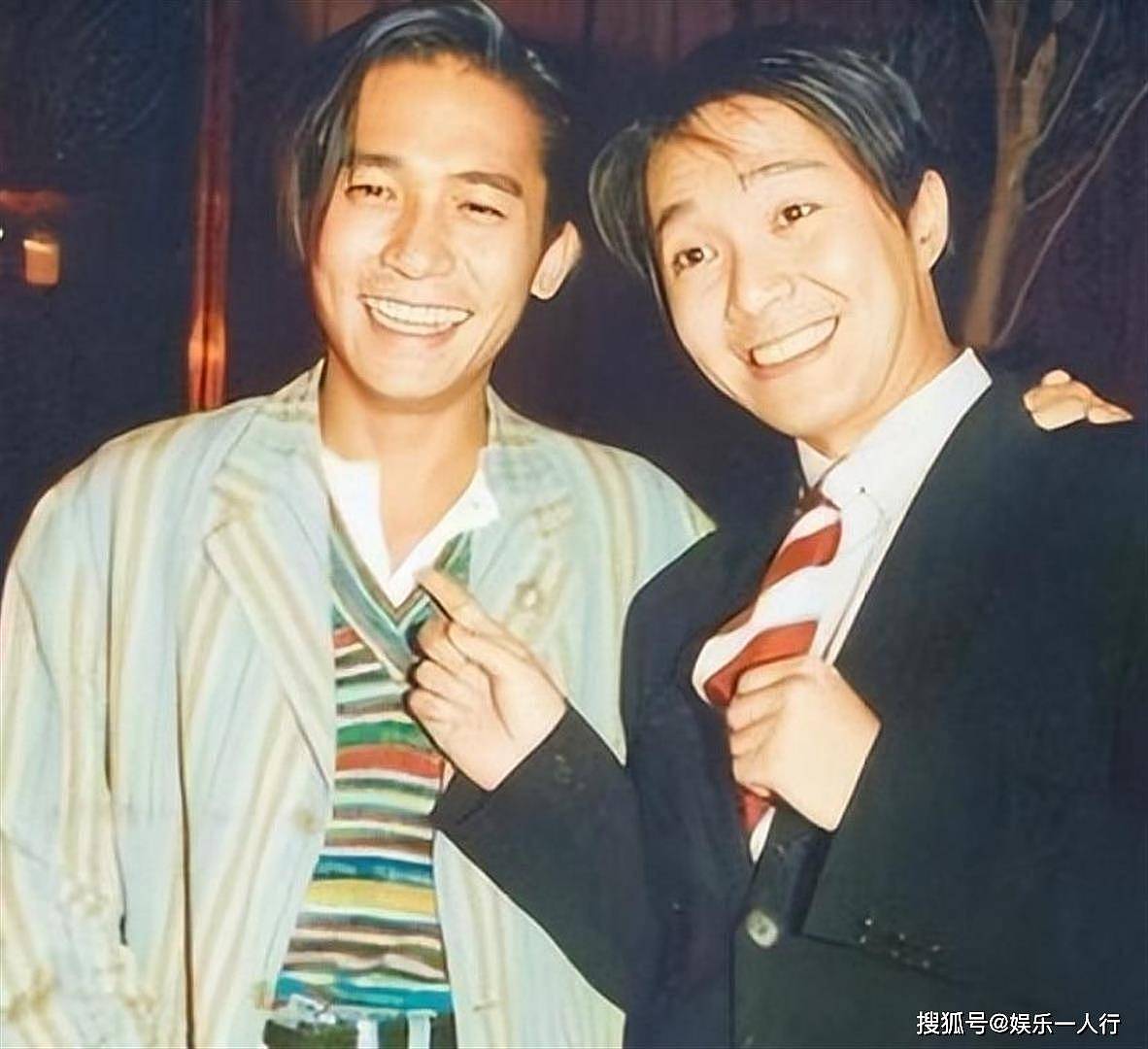 一场丧礼震动全香港！百位名流出席，霍启刚破例出席，周润发刘德华垂首，扶灵唯一人竟是他 - 6