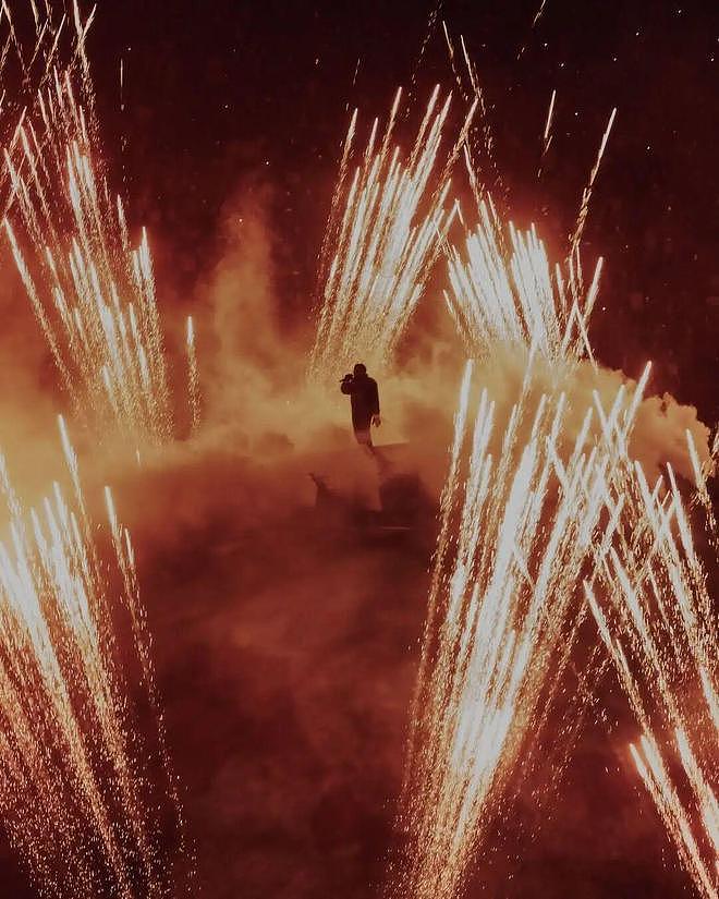 Ye土耳其12万票房打破世界纪录，Travis Scott 被指替身登台？ - 7