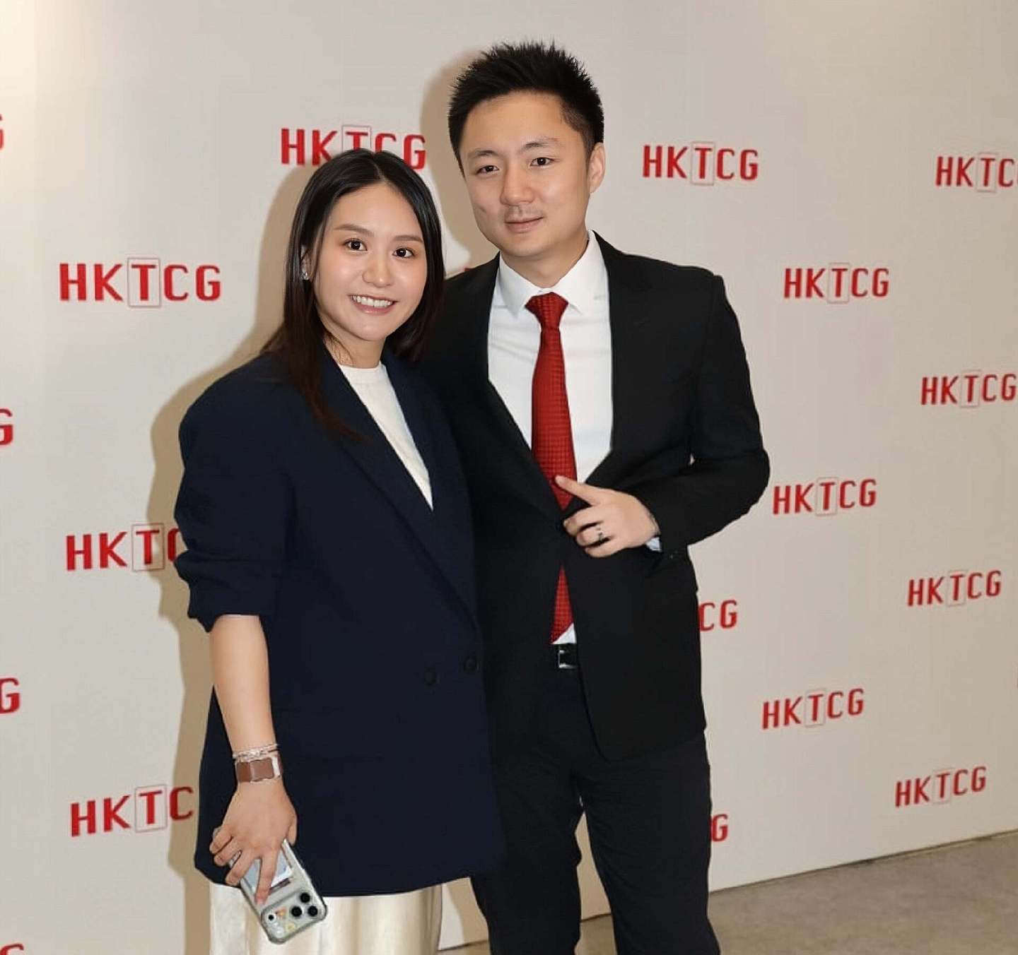 恭喜!香港知名富商终于宣布妻子怀孕,目标生五个儿子和一个女儿 - 3