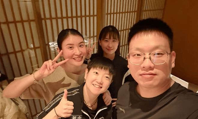 恭喜！33岁孙颖莎御用体能师大婚：妻子美丽端庄，女儿很可爱 - 4