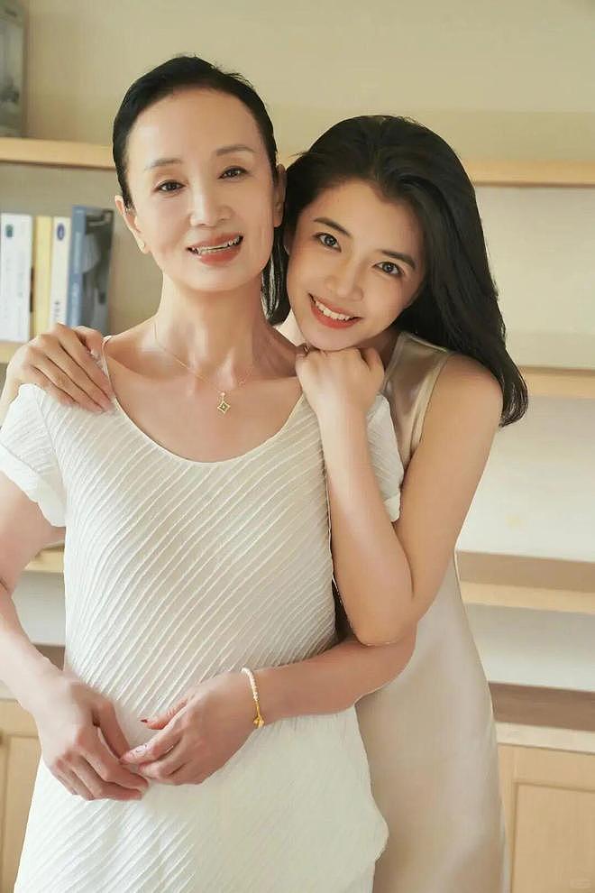 女人老了别只追求“驻颜有术”了，3个变美小技巧，做好1个就洋气 - 3