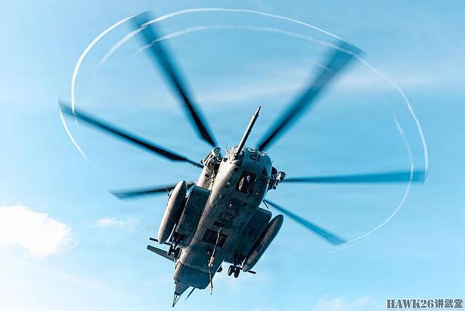 CH-53E“超级种马”重型直升机吊运物资训练 美军保持战备水平 - 1