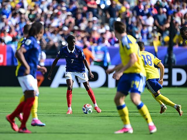 3-0！法国无敌了：世界杯16强诞生6席 姆巴佩2球 刷爆4大纪录 - 3
