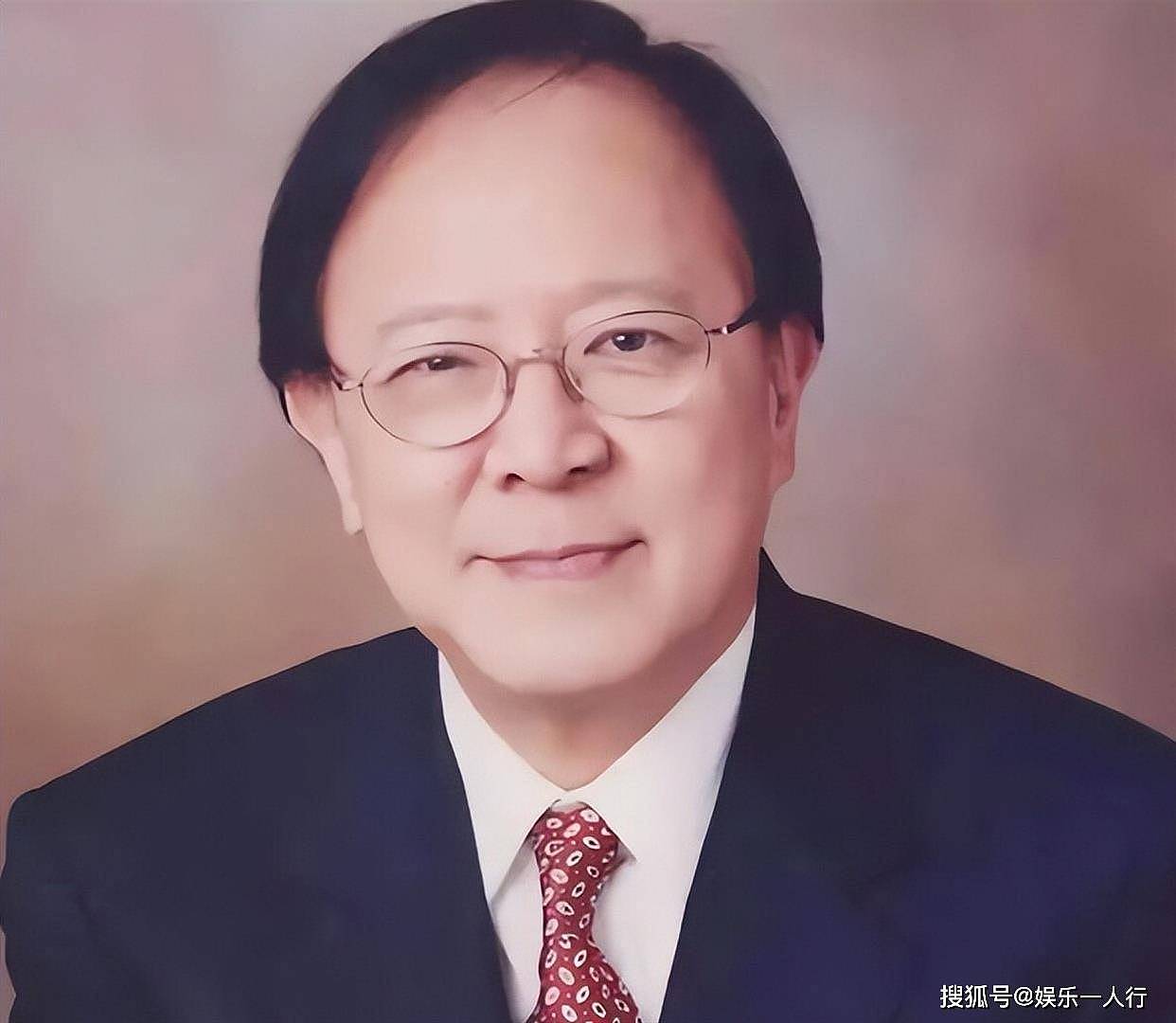 一场丧礼震动全香港！百位名流出席，霍启刚破例出席，周润发刘德华垂首，扶灵唯一人竟是他 - 10