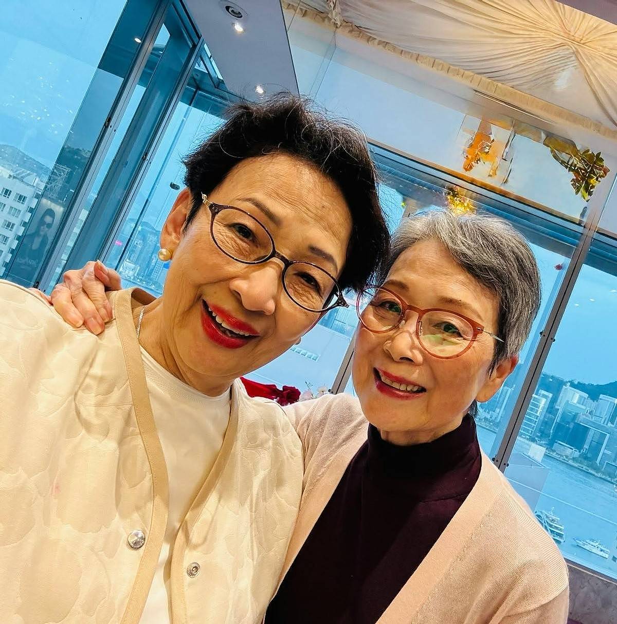 80岁香港资深女星罕见回港庆生,保养得宜,七公主结义超60年 - 4