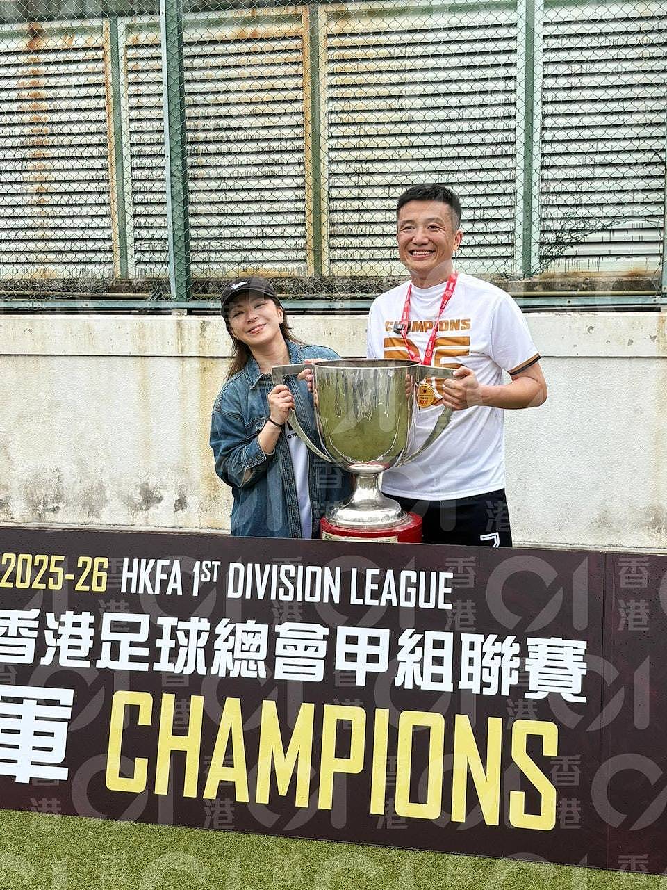 TVB女星贺新欢夺港甲冠军,被爆态度亲昵,前度破产狠断6年情 - 2